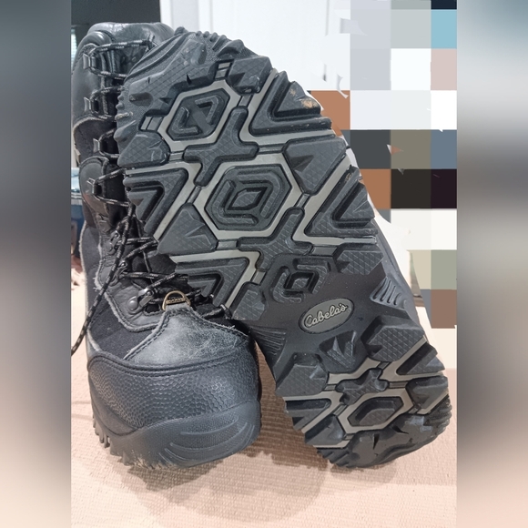 Cabela's Black Winter Boots with Quilted Design - Picture 7 of 8
